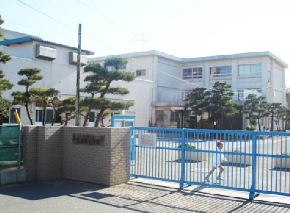 浜須賀小学校 徒歩約10分/約730m
